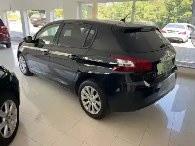 Peugeot 308 2016 - 12900 EUR, 101000 km - AUTO.MOTO.pt - 101000km - foto 2 de 8