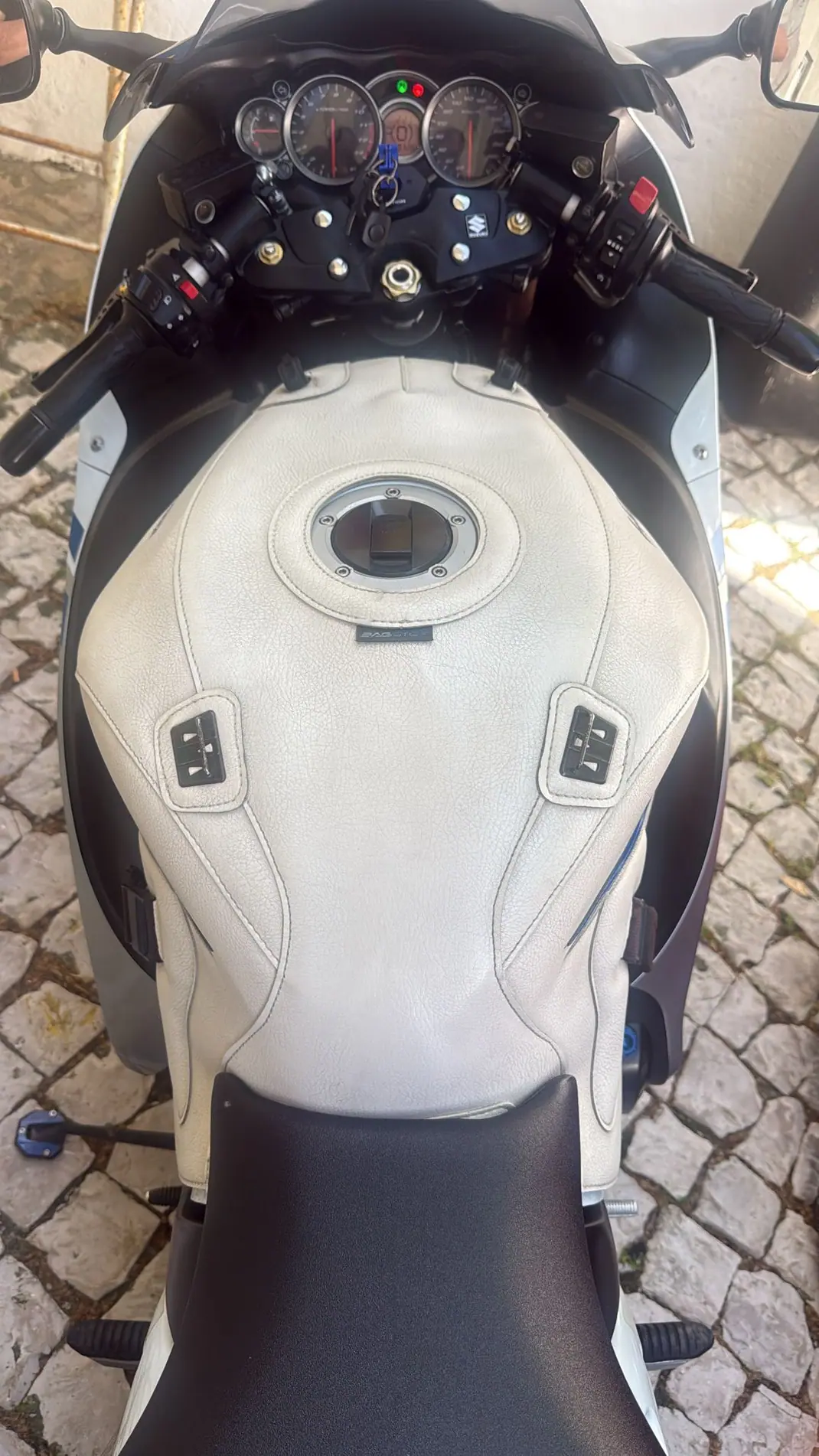 Suzuki Hayabusa 1340 2009 - 10900 EUR, 40000 km - AUTO.MOTO.pt - 40000km - foto 3 de 10