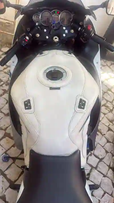 Suzuki Hayabusa 1340 2009 - 10900 EUR, 40000 km - AUTO.MOTO.pt - 40000km - foto 3 de 10