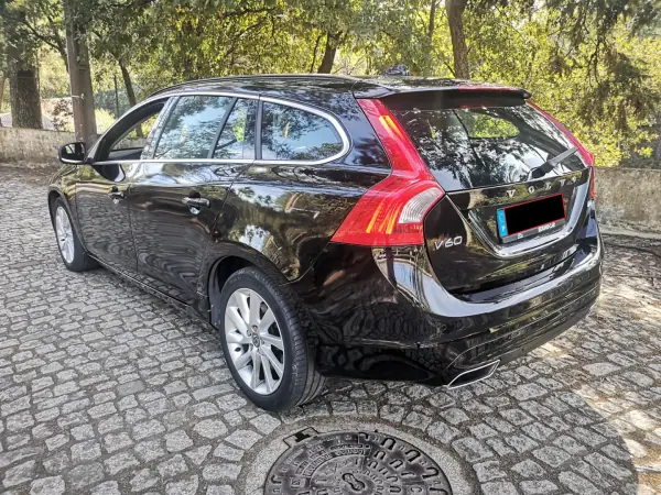 Volvo V60 2014 - 11750 EUR, 270000 km - AUTO.MOTO.pt - 270000km - foto 6 de 17