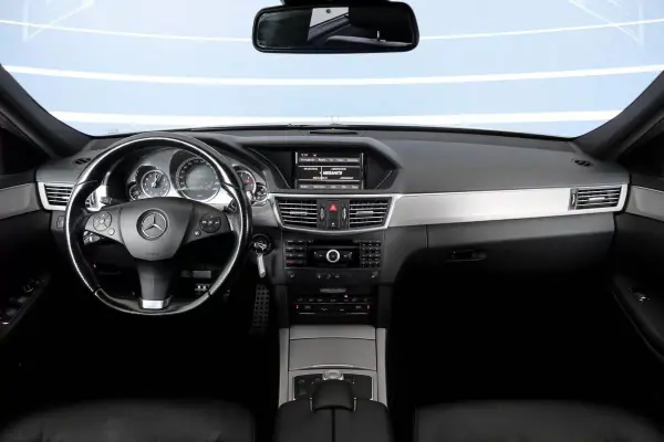 Mercedes-Benz E 350 2010 - 19500 EUR, 210064 km - AUTO.MOTO.pt - 210064km - foto 6 de 16