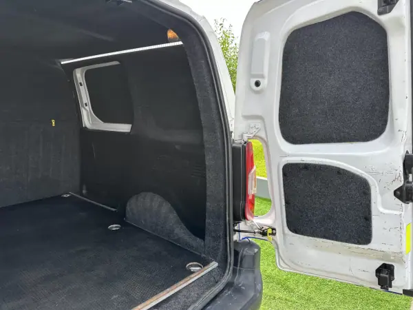Citroën Berlingo 1.5 Hdi 2019 - 9900 EUR, 180000 km - AUTO.MOTO.pt - 180000km - foto 19 de 43