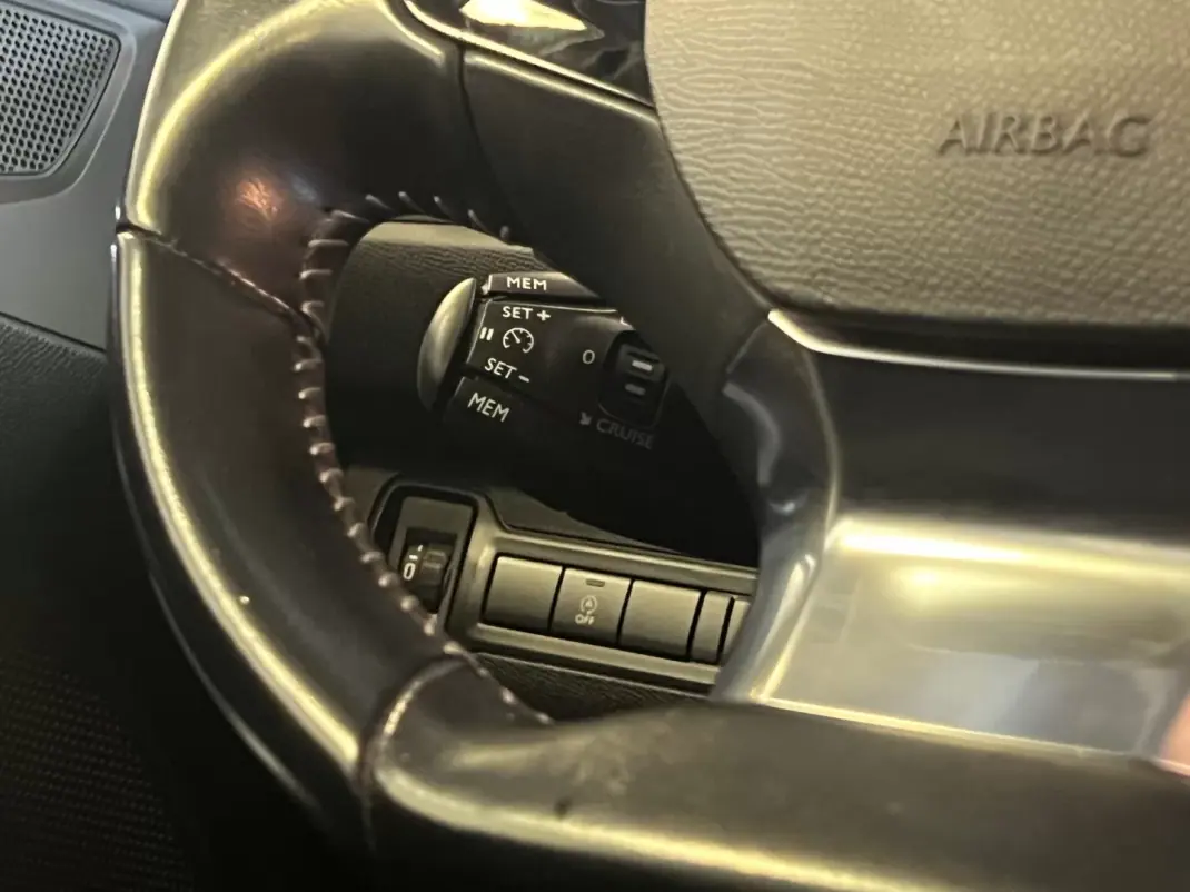 Peugeot 308 2019 - 10990 EUR, 130000 km - 130000km - foto 17 de 38