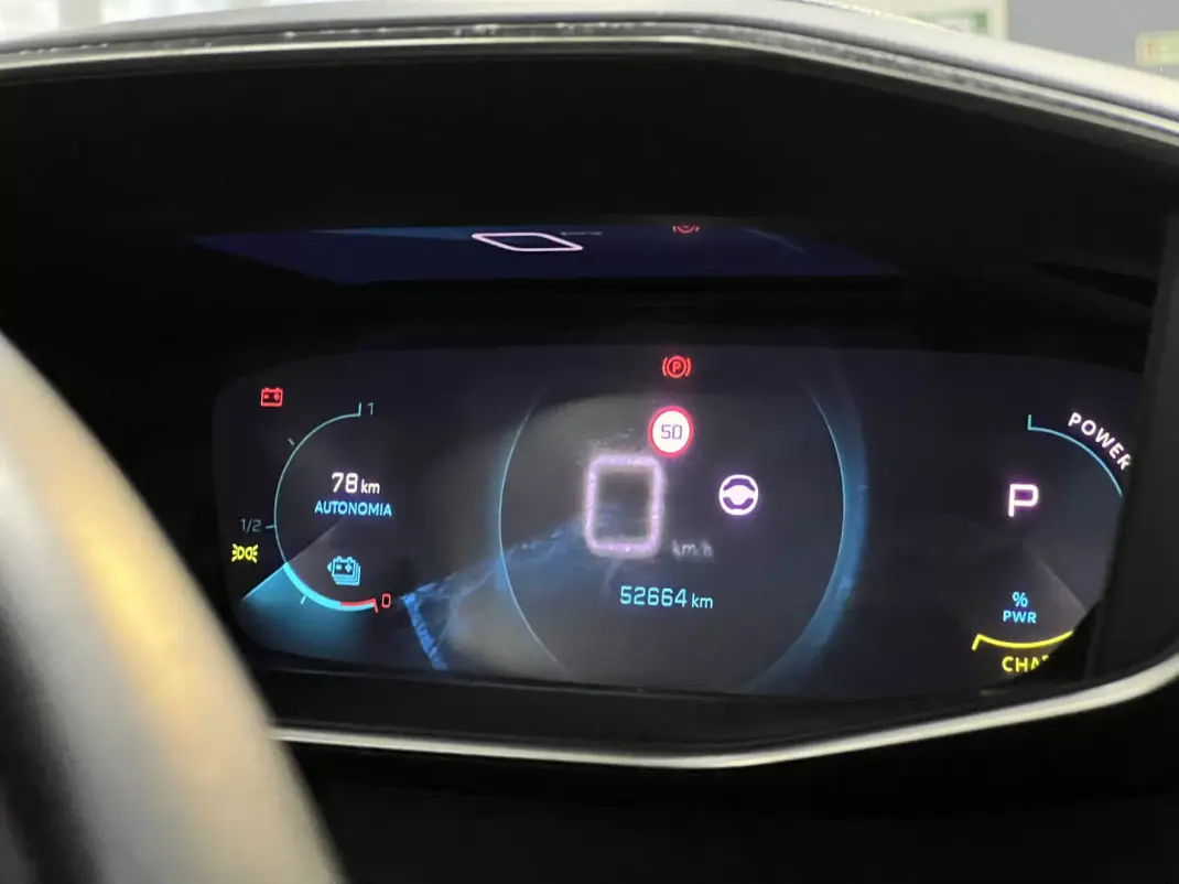 Peugeot e-2008 2020 - 18990 EUR, 50000 km - AUTO.MOTO.pt - 50000km - foto 35 de 51