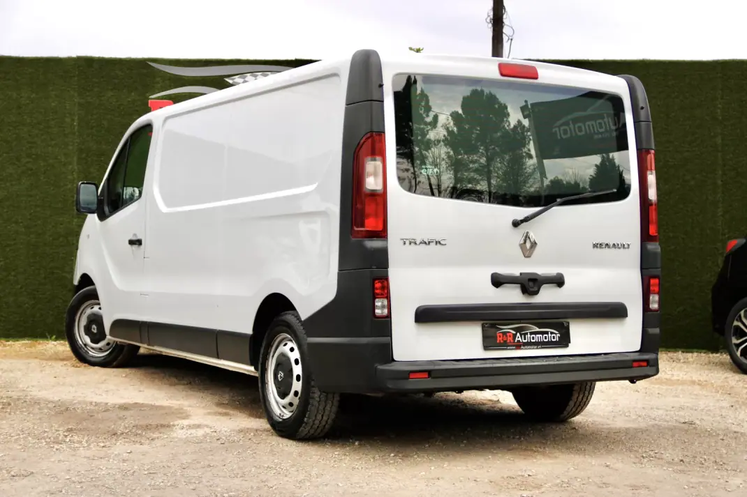 Renault 2019 - 16990 EUR, 188000 km - AUTO.MOTO.pt - 188000km - foto 2 de 21