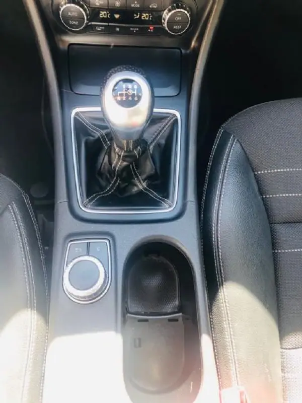 Mercedes-Benz GLA 200 2014 - 20000 EUR, 200000 km - AUTO.MOTO.pt - 200000km - foto 16 de 24