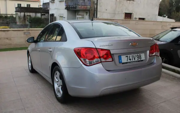 Chevrolet Cruze 2010 - 7450 EUR, 120000 km - AUTO.MOTO.pt - 120000km - foto 17 de 20