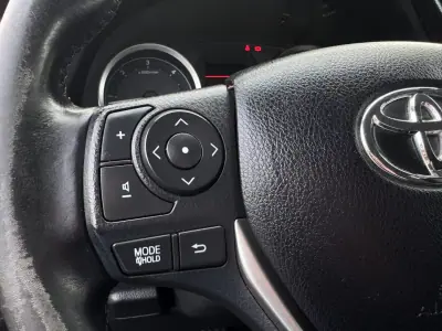 Toyota Auris 2014 - 10990 EUR, 224000 km - AUTO.MOTO.pt - 224000km - foto 16 de 27