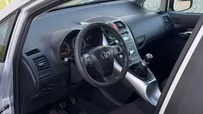Toyota Auris 2010 - 9500 EUR, 189000 km - foto 5 de 9