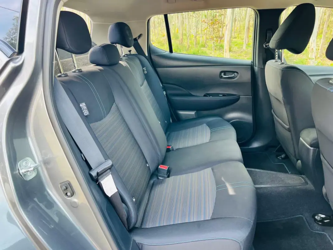 Nissan Leaf 2019 - 14750 EUR, 56425 km - AUTO.MOTO.pt - 56425km - foto 8 de 40