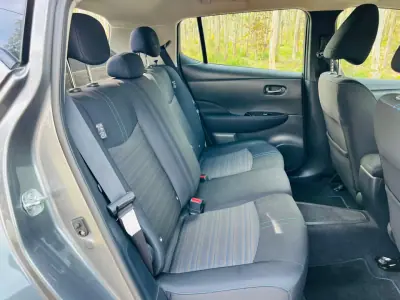 Nissan Leaf 2019 - 14750 EUR, 56425 km - AUTO.MOTO.pt - 56425km - foto 8 de 40
