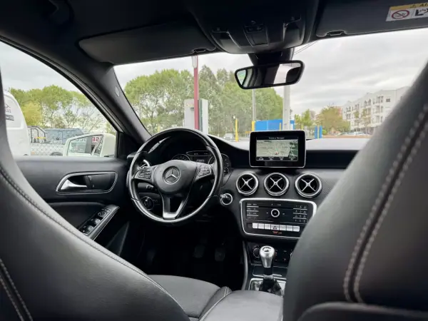 Mercedes-Benz A 180 2015 - 14750 EUR, 176972 km - AUTO.MOTO.pt - 176972km - foto 19 de 30