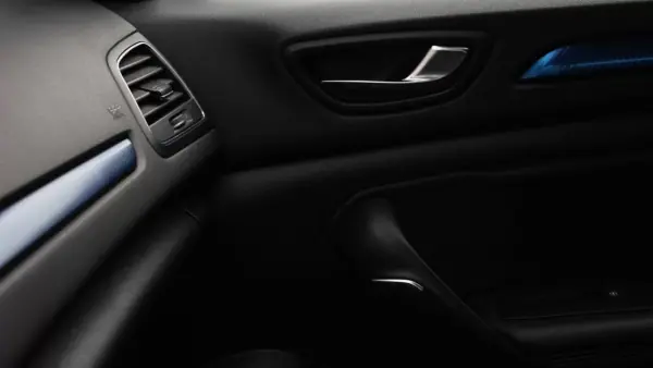 Renault Mégane Sport Tourer 2019 - 16300 EUR, 123000 km - AUTO.MOTO.pt - 123000km - foto 12 de 30