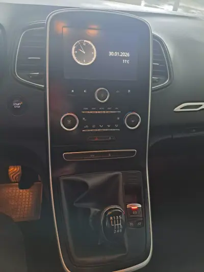 Renault Scénic 2017 - 9980 EUR, 262136 km - AUTO.MOTO.pt - 262136km - foto 14 de 39