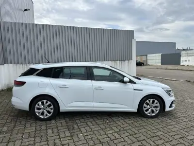 Renault Mégane Sport Tourer 2022 - 18990 EUR, 143000 km - AUTO.MOTO.pt - 143000km - foto 8 de 18
