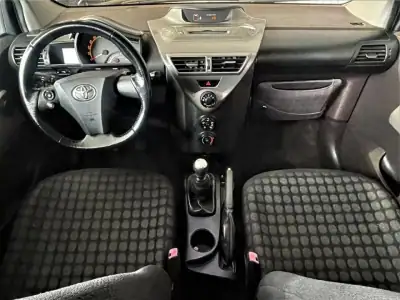 Toyota iQ 2009 - 7750 EUR, 167000 km - AUTO.MOTO.pt - 167000km - foto 15 de 32