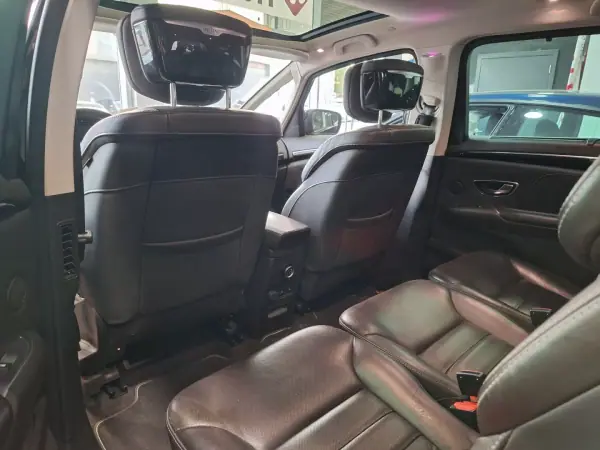 Renault Espace 1.6 dCi Initiale Paris EDC 2015 Diesel — 253 000 km Renault Espace 1.6 dCi Initiale Paris EDC 2015 Diesel