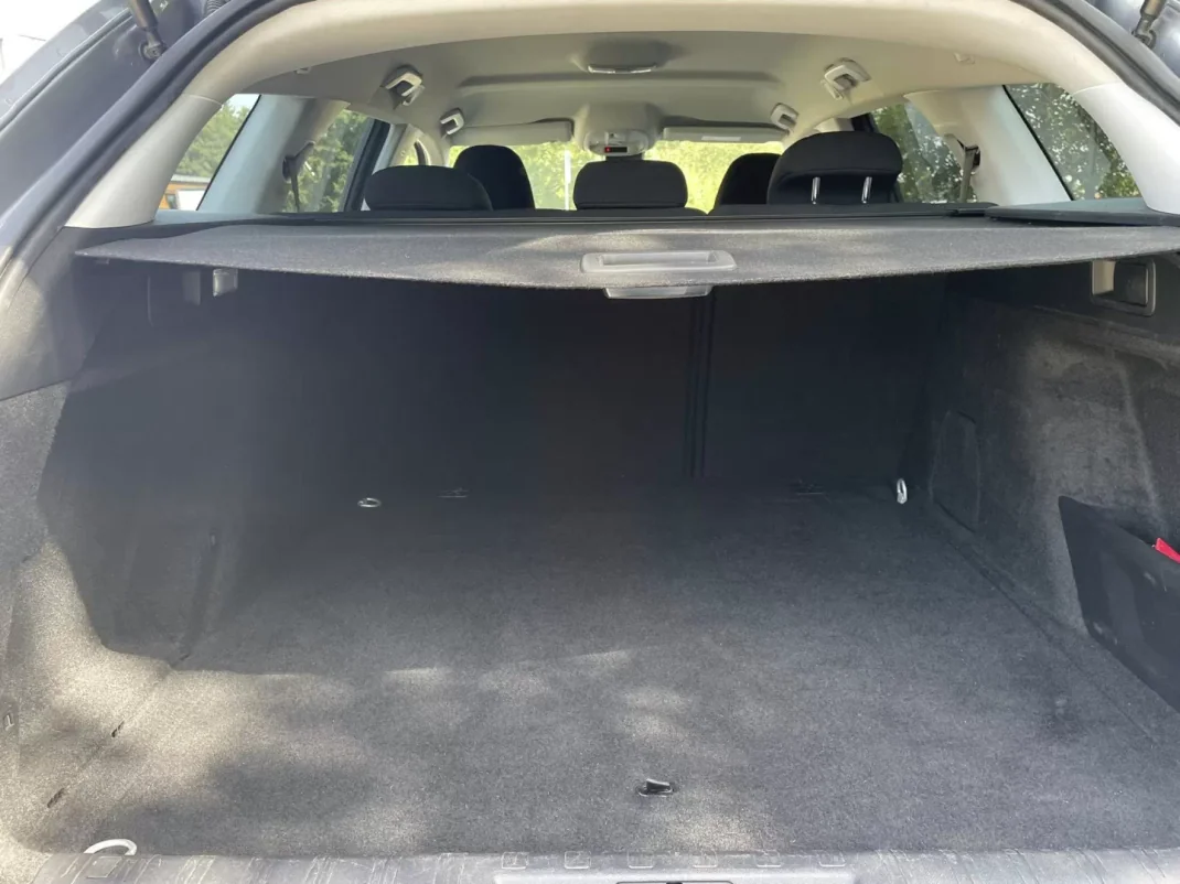 Peugeot 308 SW 2016 - 14000 EUR, 156000 km - AUTO.MOTO.pt - 156000km - foto 9 de 9