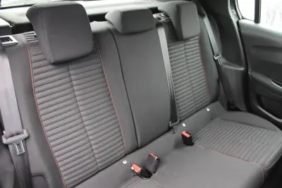 Peugeot 208 2022 - 16750 EUR, 121000 km - AUTO.MOTO.pt - 121000km - foto 6 de 18