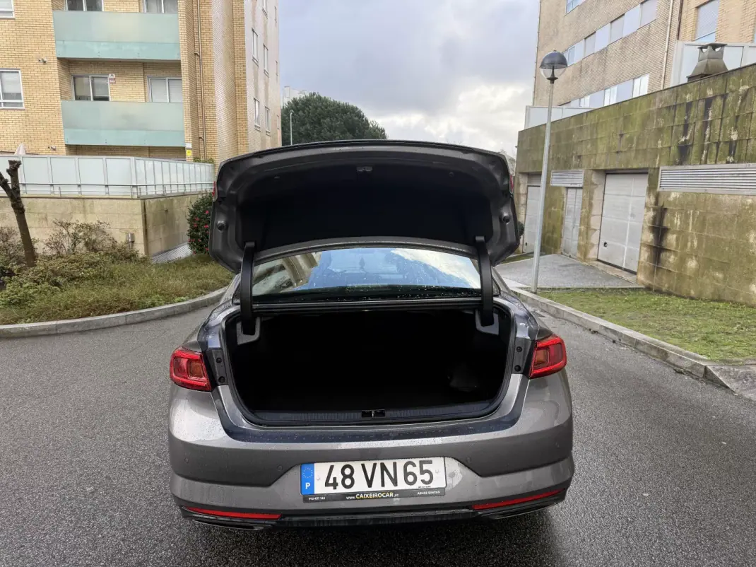 Renault Talisman 2018 - 10450 EUR, 197000 km - AUTO.MOTO.pt - 197000km - foto 8 de 14