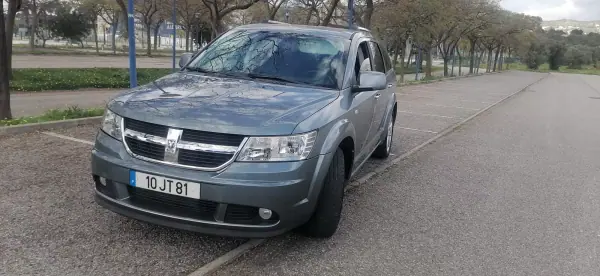 Dodge Journey 2010 - 7900 EUR, 173020 km - AUTO.MOTO.pt - 173020km - foto 4 de 17