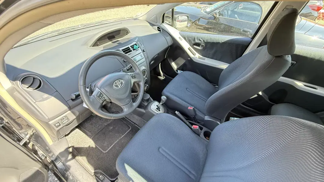 Toyota Yaris 2010 - 8700 EUR, 69707 km - AUTO.MOTO.pt - 69707km - foto 3 de 35