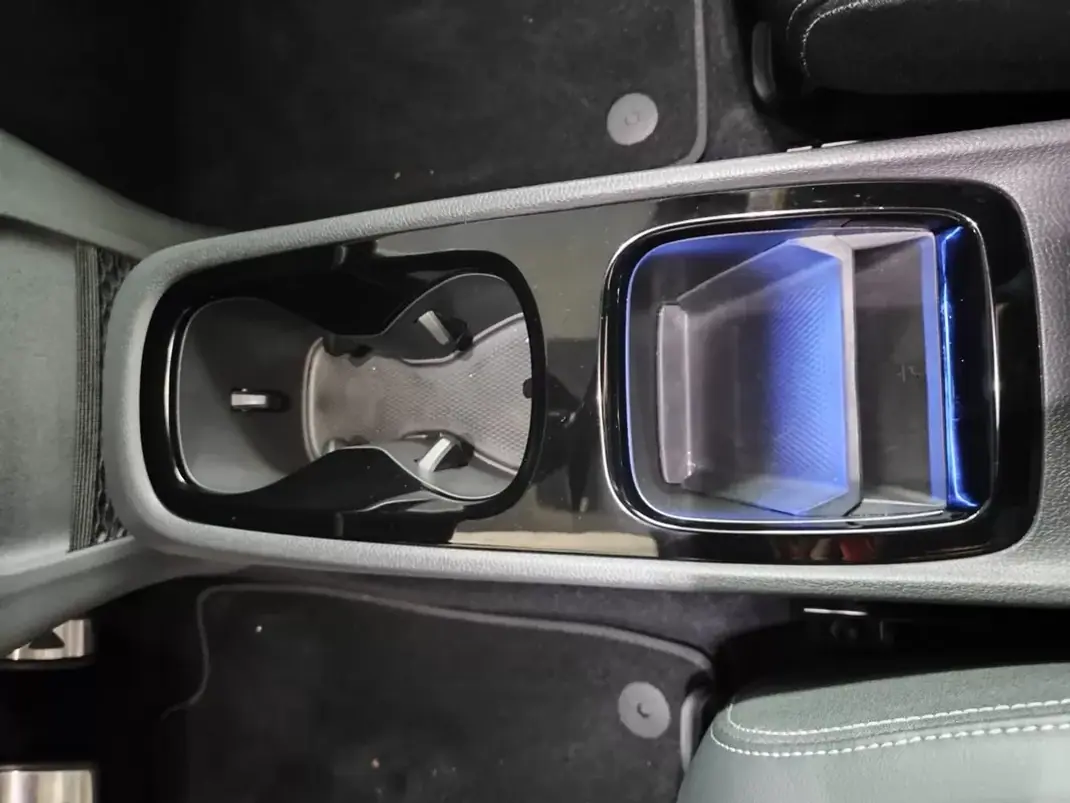 Volkswagen ID.3 2023 - 25950 EUR, 19300 km - AUTO.MOTO.pt - 19300km - foto 29 de 35