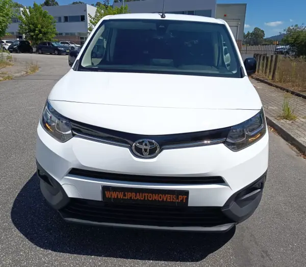 Toyota Proace Verso Electric 2022 - 17990 EUR, 78900 km - AUTO.MOTO.pt - 78900km - foto 2 de 22