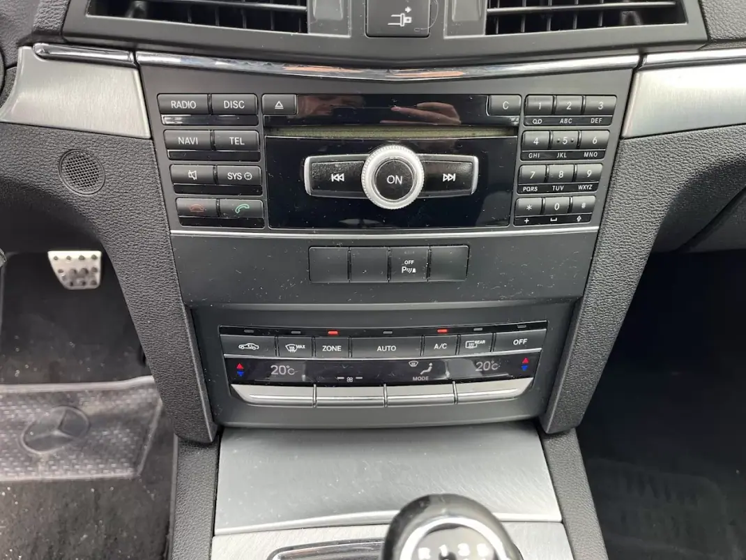 Mercedes-Benz E 250 2010 - 15950 EUR, 324000 km - AUTO.MOTO.pt - 324000km - foto 16 de 28