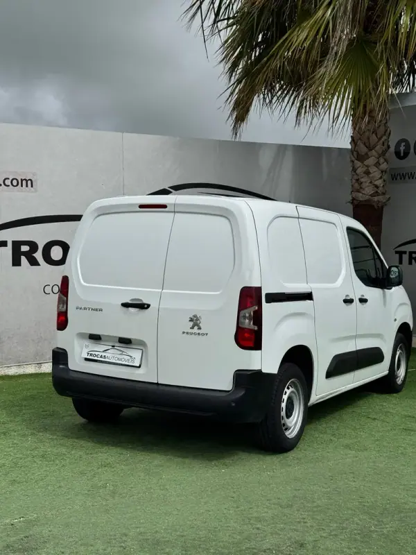 Peugeot Partner 1.5 BlueHDi Pro Standard 2021 - 13550 EUR, 171498 km - AUTO.MOTO.pt - 171498km - foto 5 de 18