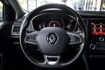 Renault Mégane 2019 - 9870 EUR, 301536 km - AUTO.MOTO.pt - 301536km - foto 12 de 38