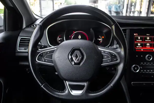 Renault Mégane 2019 - 9870 EUR, 301536 km - AUTO.MOTO.pt - 301536km - foto 12 de 38