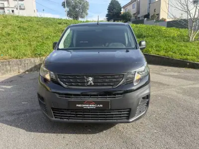 Peugeot PARTNER GIRAFON 2019 - 10900 EUR, 186000 km - AUTO.MOTO.pt - 186000km - foto 2 de 27