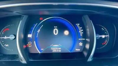 Renault Talisman 2018 - 18900 EUR, 122623 km - AUTO.MOTO.pt - 122623km - foto 30 de 37