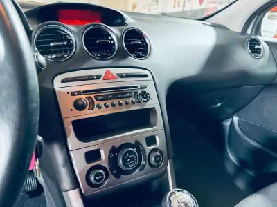 Peugeot 308 2012 - 6450 EUR, 226882 km - AUTO.MOTO.pt - 226882km - foto 13 de 20