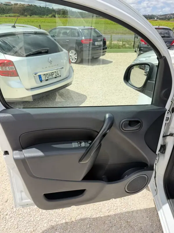 Renault Kangoo 2017 - 6990 EUR, 359871 km - AUTO.MOTO.pt - 359871km - foto 12 de 15