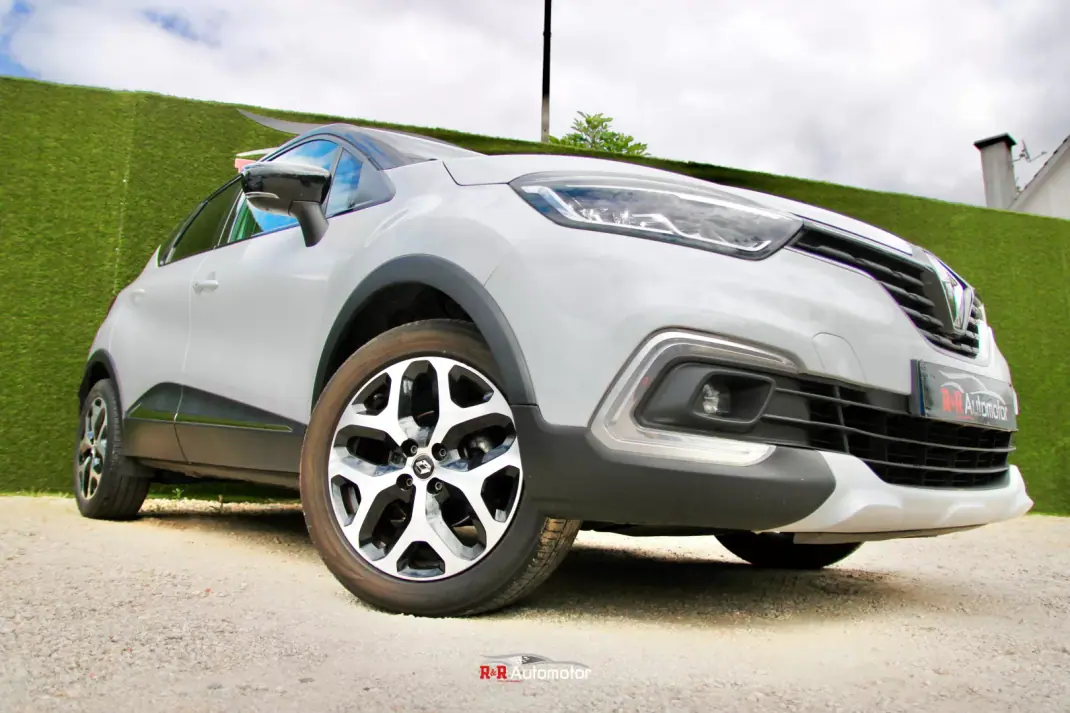 Renault Captur 2019 - 14800 EUR, 98000 km - AUTO.MOTO.pt - 98000km - foto 5 de 27