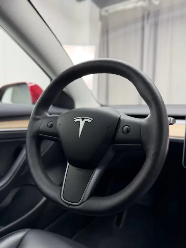 Tesla Model 3 2021 - 24500 EUR, 133000 km - AUTO.MOTO.pt - 133000km - foto 15 de 21