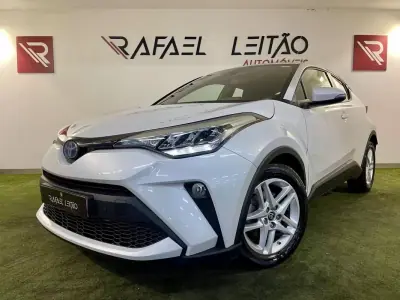 Toyota C-HR 2022 — foto 2 de 33
