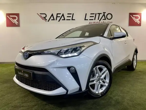 Toyota C-HR 2022 — foto 2 de 33