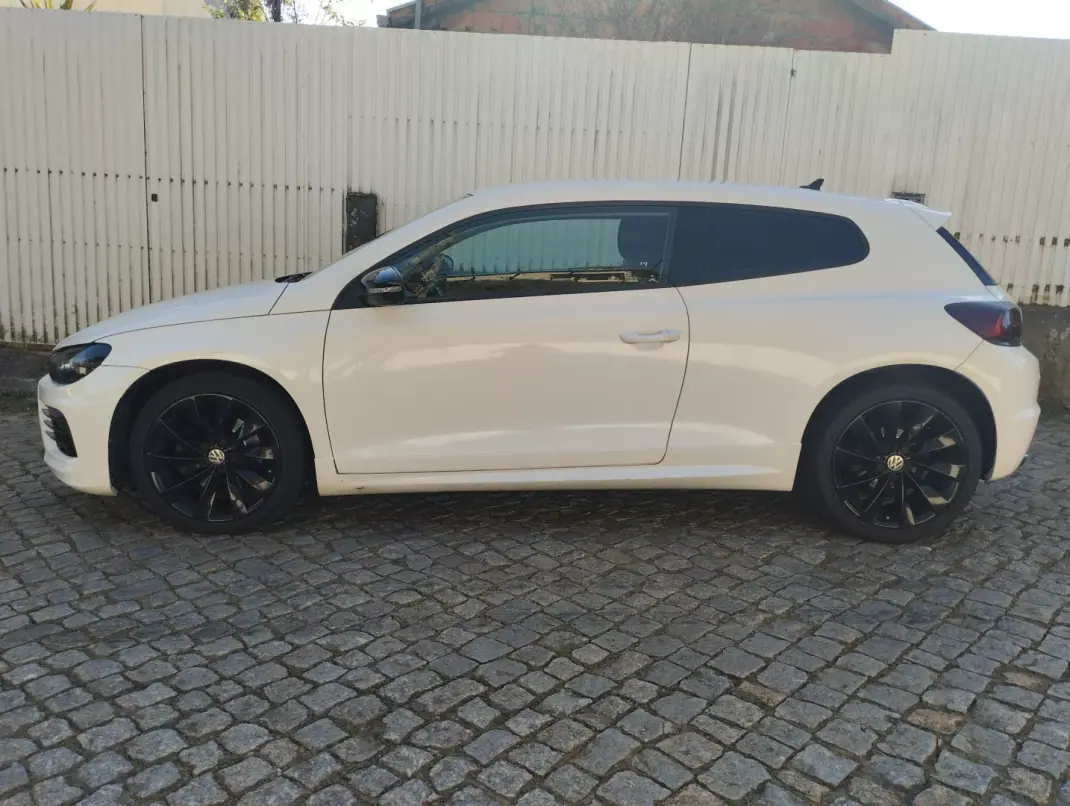 Volkswagen Scirocco 2011 - 10000 EUR, 210000 km - AUTO.MOTO.pt - 210000km - foto 4 de 30