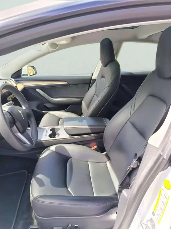 Tesla Model 3 2023 - 36900 EUR, 30450 km - 30450km - foto 12 de 15