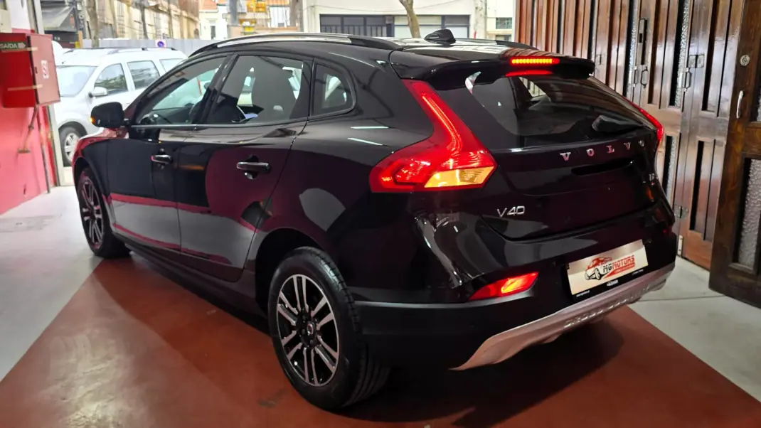 Volvo V40 Cross Country 2017 - 13990 EUR, 169554 km - 169554km - foto 11 de 61