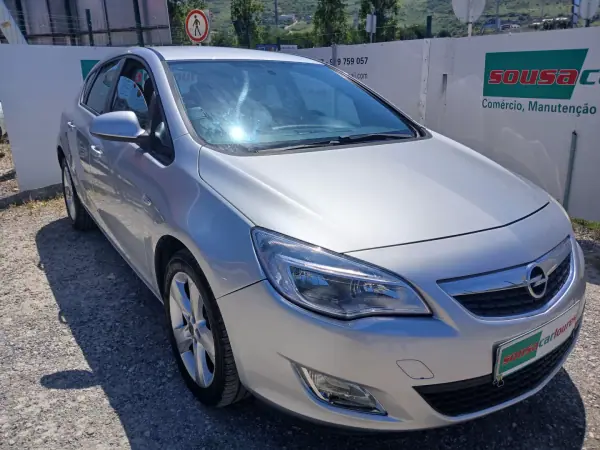 Opel Astra 2010 - 6350 EUR, 76845 km - AUTO.MOTO.pt - 76845km - foto 8 de 28