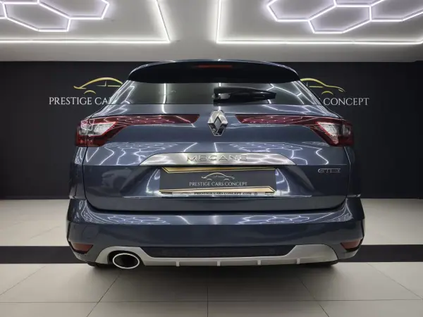 Renault Mégane Sport Tourer 2018 - 14450 EUR, 246155 km - AUTO.MOTO.pt - 246155km - foto 15 de 37