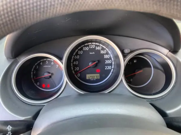 Honda Jazz 2006 - 5500 EUR, 129870 km - AUTO.MOTO.pt - 129870km - foto 6 de 17