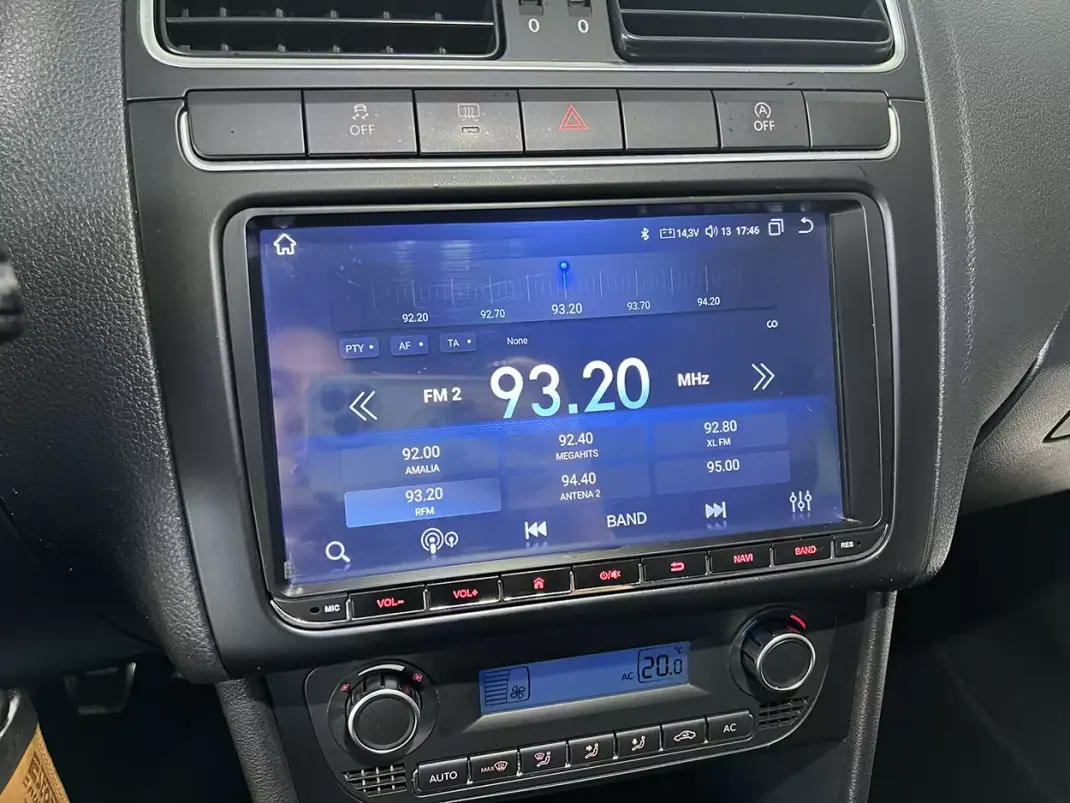Volkswagen Polo 2011 - 6900 EUR, 201940 km - AUTO.MOTO.pt - 201940km - foto 11 de 18