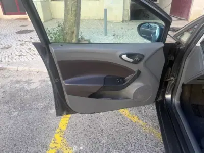 SEAT Ibiza 2010 - 5750 EUR, 156000 km - AUTO.MOTO.pt - 156000km - foto 27 de 33