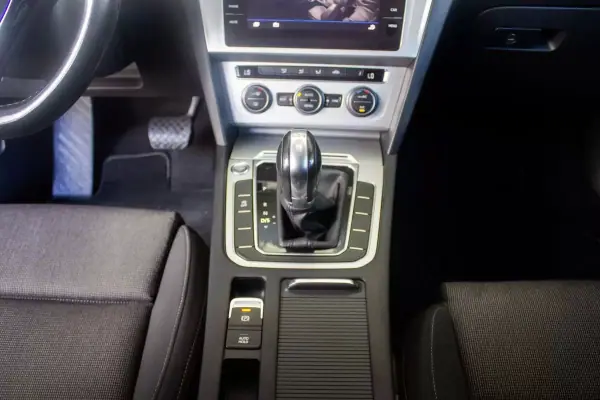 Volkswagen Passat Variant 2019 - 16900 EUR, 229000 km - AUTO.MOTO.pt - 229000km - foto 17 de 17