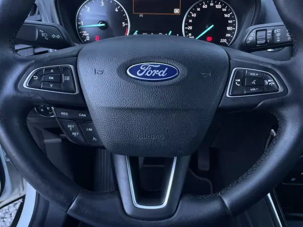 Ford EcoSport 2018 - 14995 EUR, 91592 km - AUTO.MOTO.pt - 91592km - foto 34 de 35